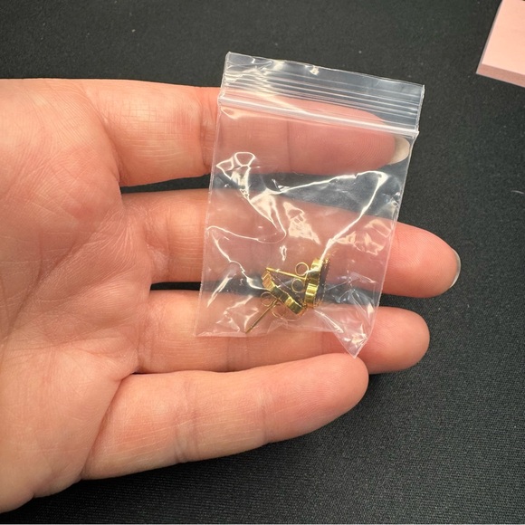 Clover Stud Earrings Gold Stainless Steel Black Posts NEW - Picture 6 of 6